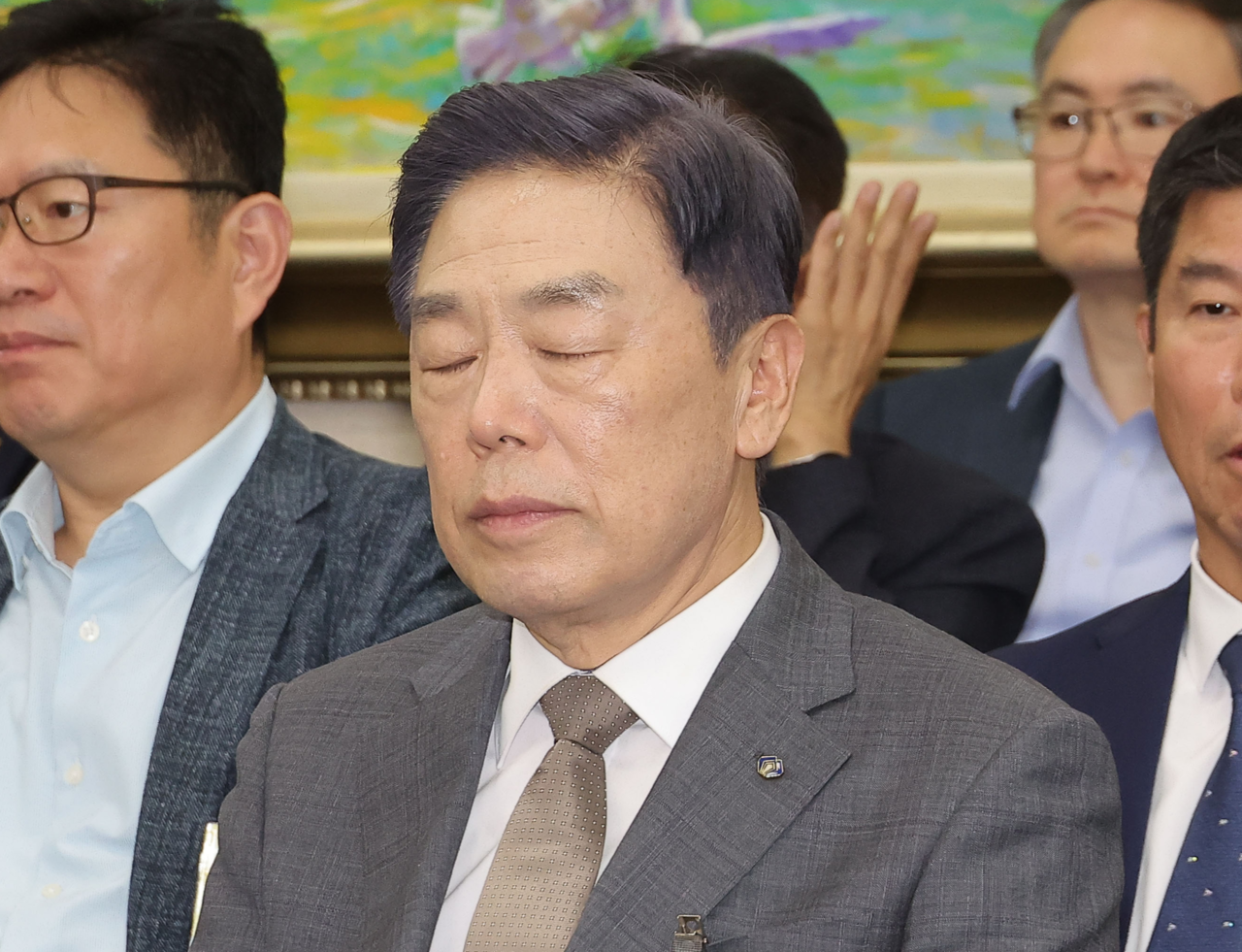 Kim Hyoung-suk, director of South Korea’s Independence Hall, closes his eyes during a meeting of the National Assembly’s Political Affairs Committee on Aug. 21. (Yonhap)