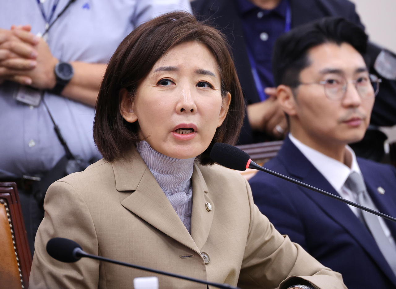 Rep. Na Kyung-won of the People Power Party speaks during a plenary session of the National Assembly’s Legislation and Judiciary Committee in Seoul on Tuesday. (Yonhap)