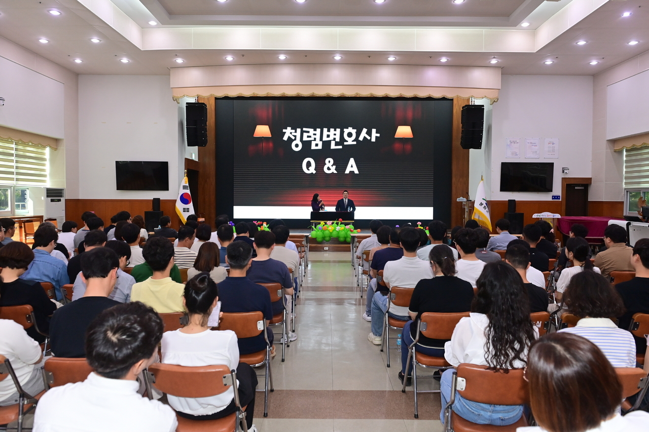 16일 봉화군이 직원 300여 명을 대상으로 ‘청렴 콘서트’를 개최하며 공직사회 청렴 의식 강화에 나섰다. [봉화군 제공]