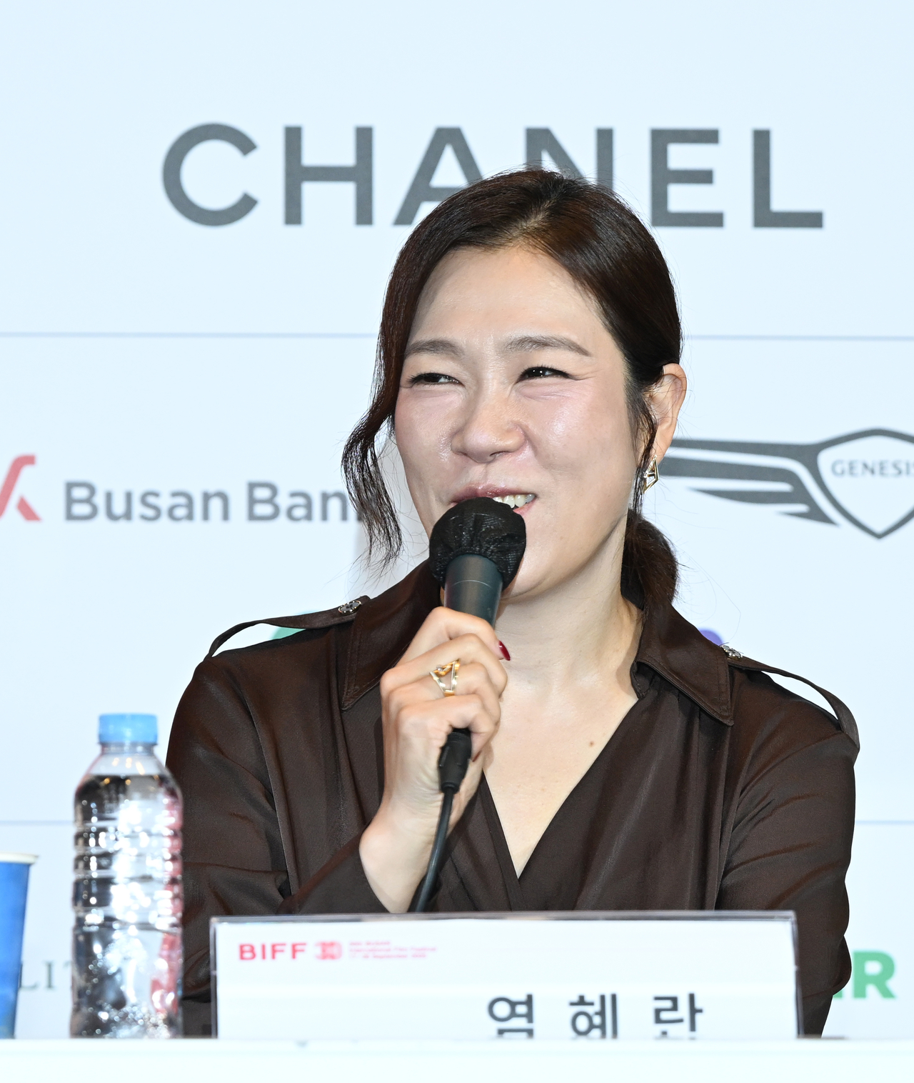 [헤럴드POP=윤병찬 기자]제 30회 부산국제영화제 개막작 영화 ‘어쩔수가 없다’ 기자회견이 17일 오후 부산광역시 해운대구 우동 영화의 전당에서 열렸다.