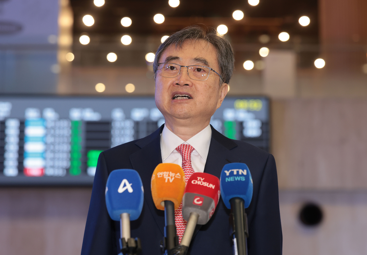 Foreign Minister Cho Hyun speaks to reporters at Gimpo International Airport, in western Seoul, before heading to Beijing for talks with Chinese Foreign Minister Wang Yi on Wednesday. (Yonhap)
