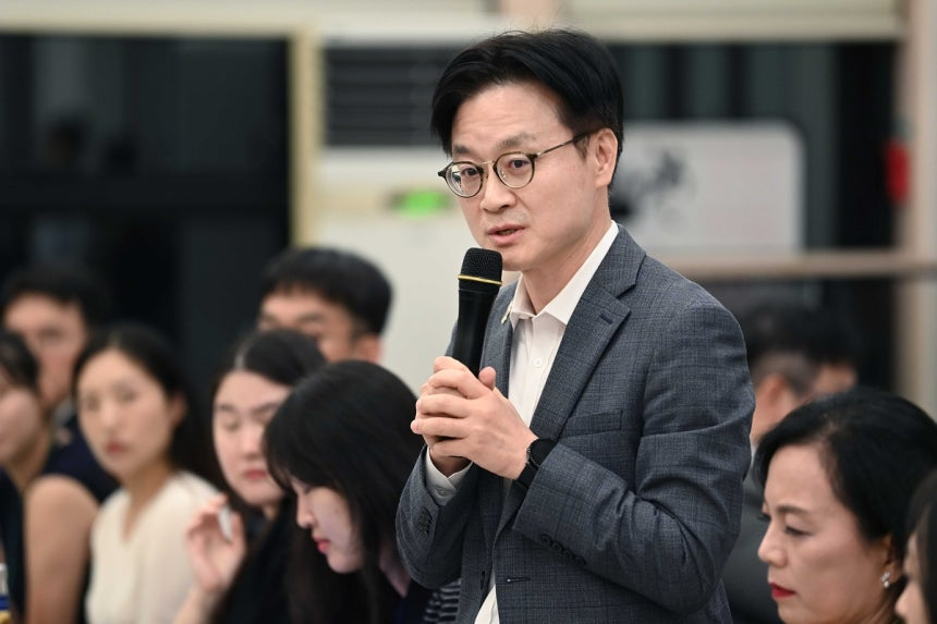 South Korean Industry Minister Kim Jung-kwan speaks during a press conference in Sejong on Tuesday. (Ministry of Trade, Industry and Energy)