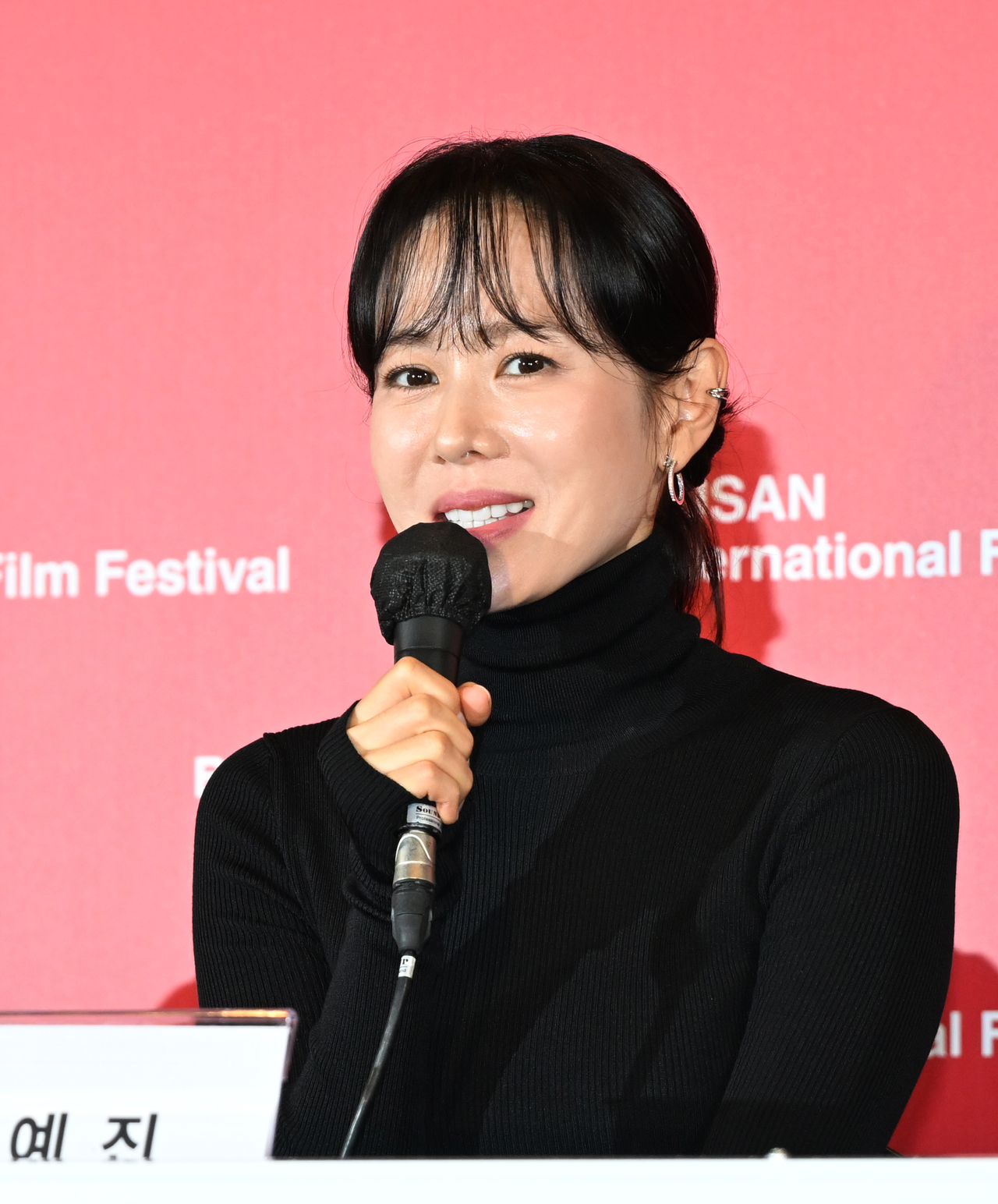 [헤럴드POP=윤병찬 기자]제 30회 부산국제영화제 개막작 영화 ‘어쩔수가 없다’ 기자회견이 17일 오후 부산광역시 해운대구 우동 영화의 전당에서 열렸다.