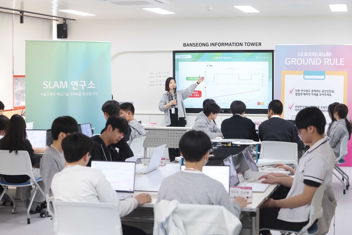 Students at Banseong Middle School in Jinju, South Gyeongsang Province, take part in LG’s mobile AI Lab program in April. The session introduced students to principles of robotics and computer vision that are usually taught at LG’s flagship AI education centers in Seoul and Busan. (LG Electronics)