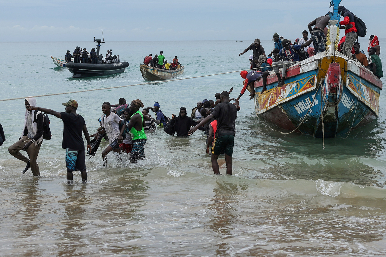 Migrants attempting Atlantic crossing disembark from a pirogue in Dakar, Senegal, Tuesday. (Reuters-Yonhap)