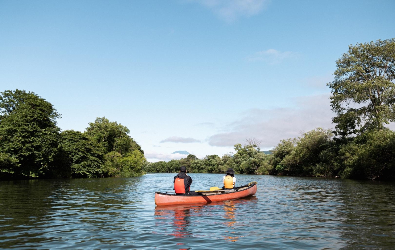Canoeing for Muwa Niseko guests. (Hanwha Solutions)