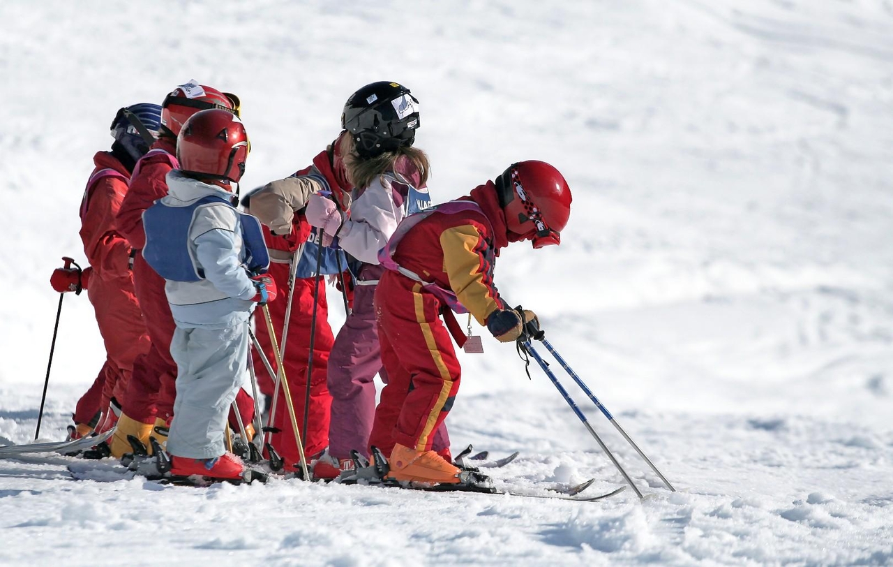 Snowshoeing for children. (Hanwha Solutions)