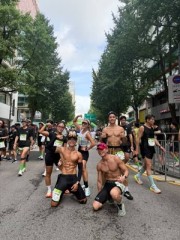 'Keep it on': Shirtless joggers are frowned upon in Korea, but some push back