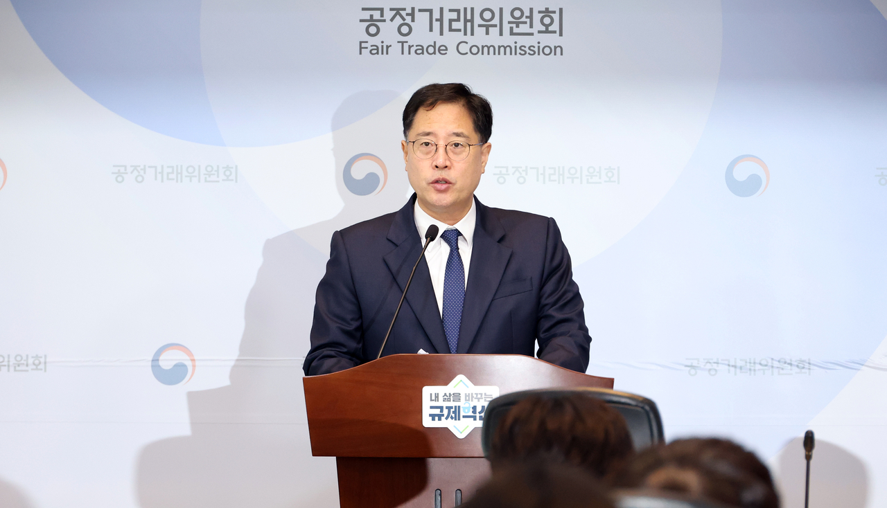 Lee Byung-geon, director general of business trade and M&A bureau at Fair Trade Commission, speaks during a press briefing held at the Sejong Government complex in Sejong on Thursday. (Newsis)