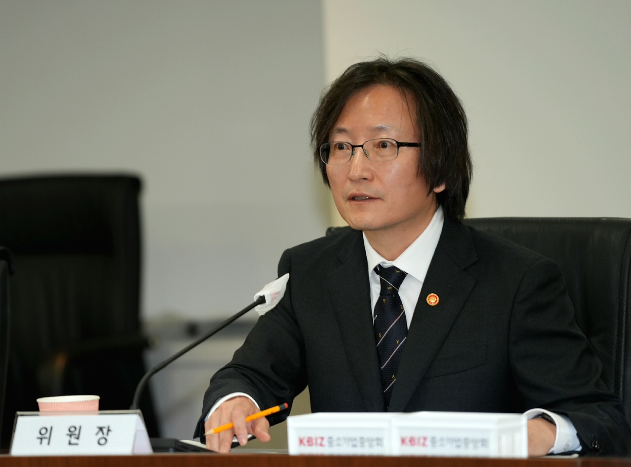 주병기 공정거래위원장은 18일 서울 영등포구 중소기업중앙회 이사회회의실에서 김기문 중소기업중앙회장을 비롯해 중소기업 단체 대표, 업종별 협동조합 대표를 만나 현장 소통 간담회를 진행했다. [공정거래위원회 제공]