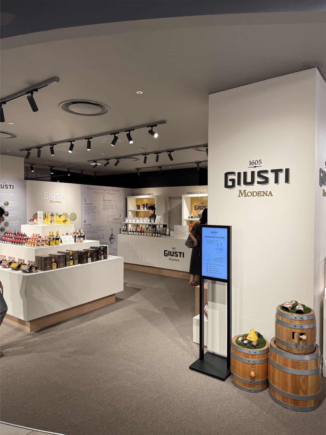 The Giusti pop-up store on the B1 floor of Avenuel, Lotte World Tower in Seoul (Moon Ki-hoon/The Korea Herald)
