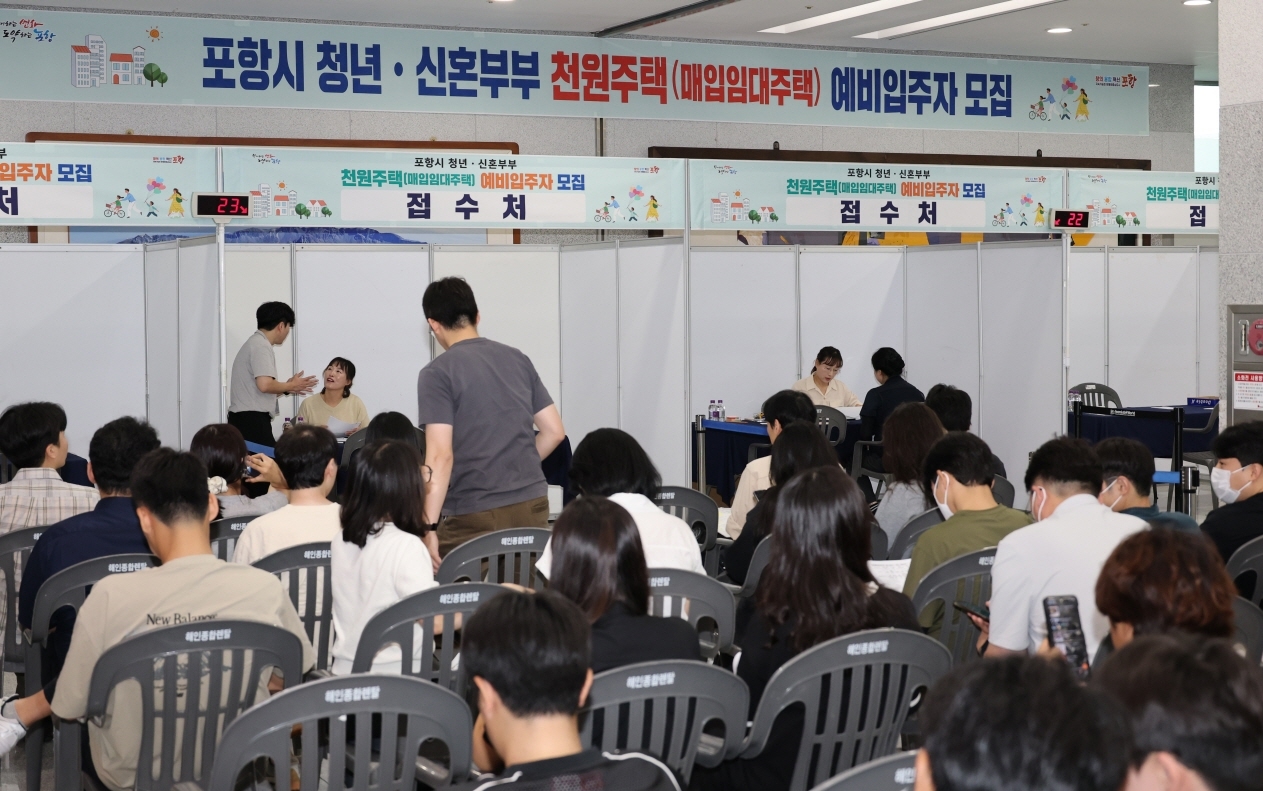지난 9월 16~17일 이틀간 진행된 천원주택 현장 접수 모습[포항시 제공]