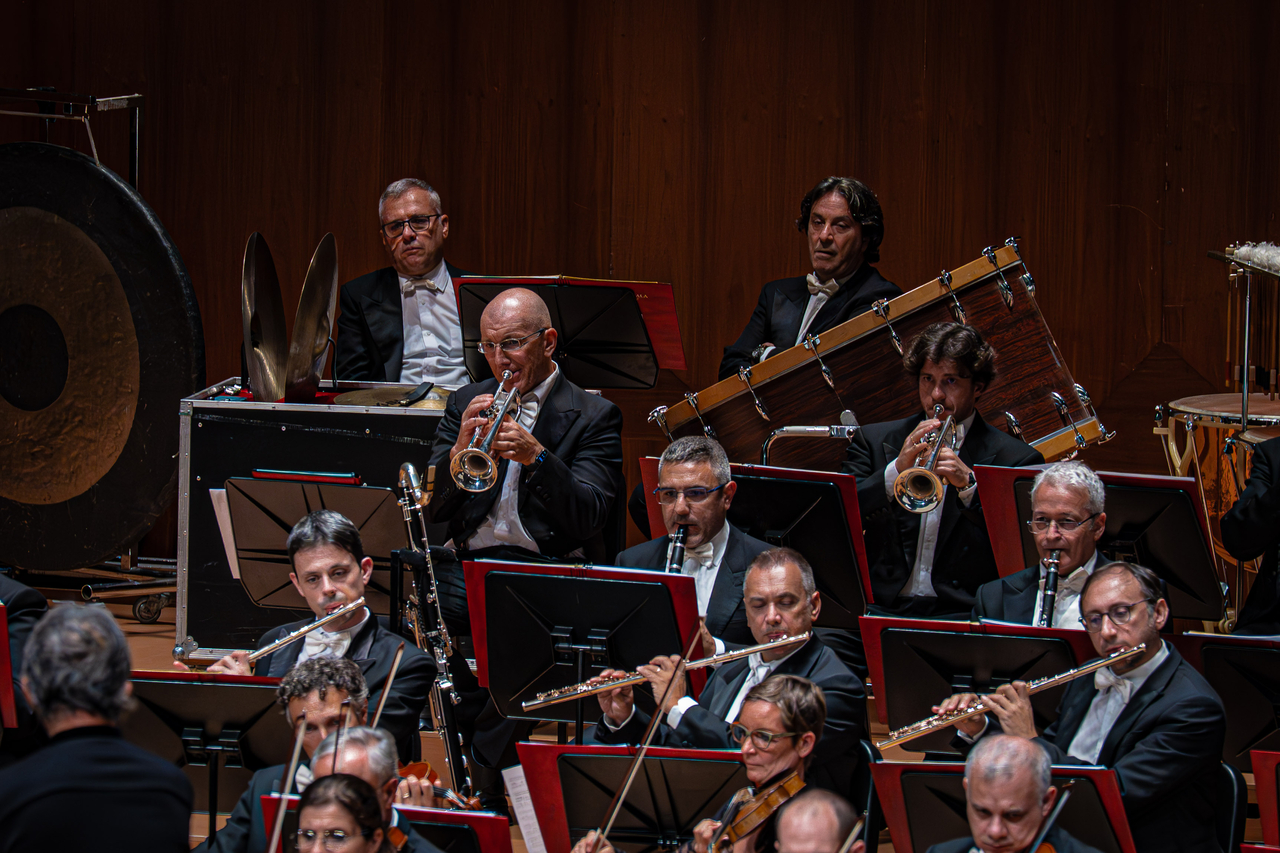 Members of the Filarmonica della Scala perform during a concert on Wednesday at the Seoul Arts Center. (Mast Media)