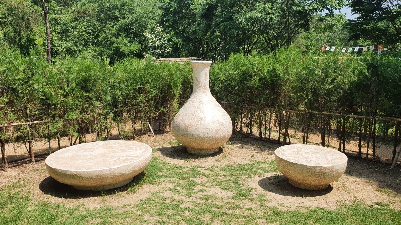 Pottery-themed maze at the Mungyeong Ecological Maze Park (Mungyeong Ecological Maze Park)