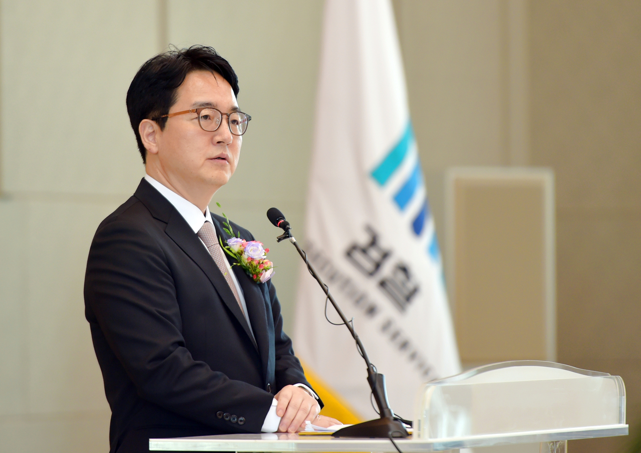 This undated file photo provided by the Supreme Prosecutors Office shows former Prosecutor General Shim Woo-jung. (Yonhap)