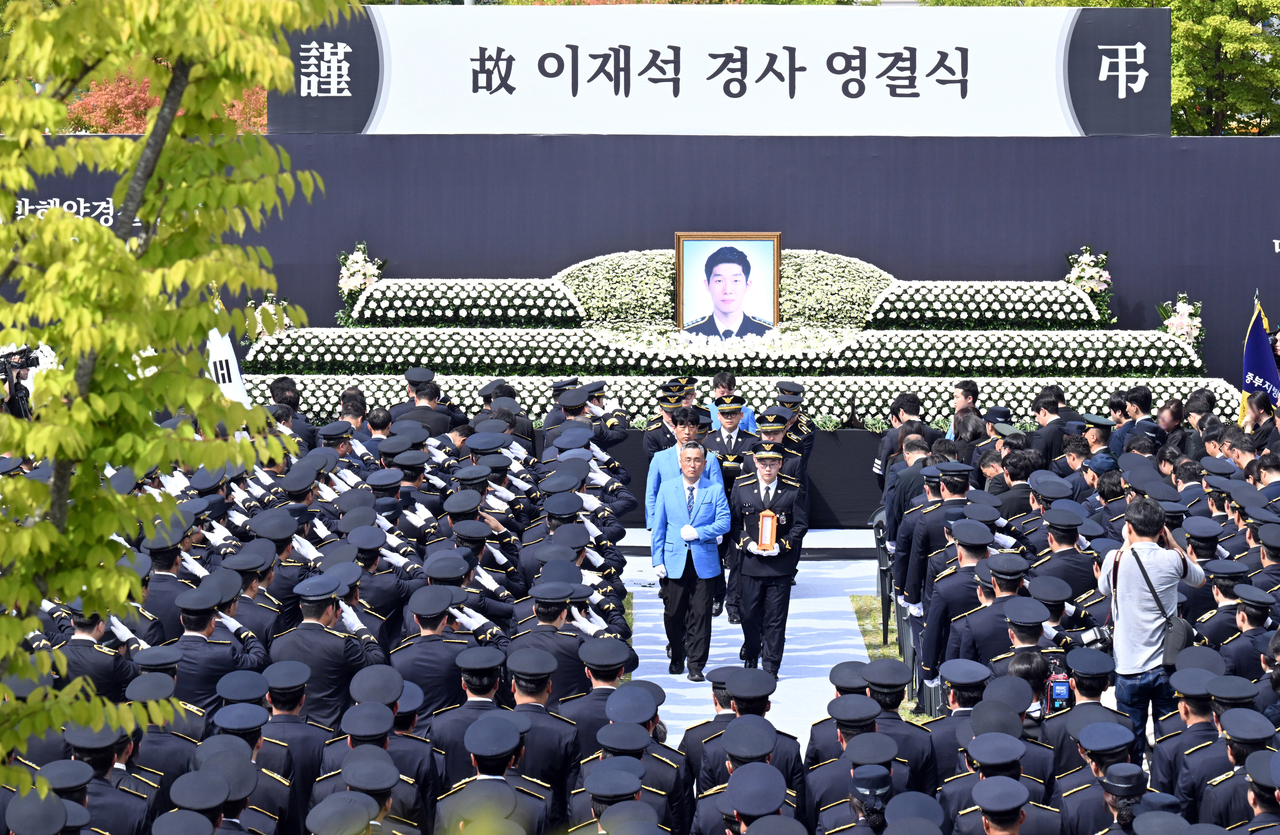 15일 인천 서구 인천해양경찰서에서 ‘해양경찰관 고(故) 이재석 마스터 토토사이트 영결식’이 엄수되고 있다. [연합]