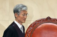 정치권 압박에 물러난 적은 없었다…대법원장 수난사 [세상&]