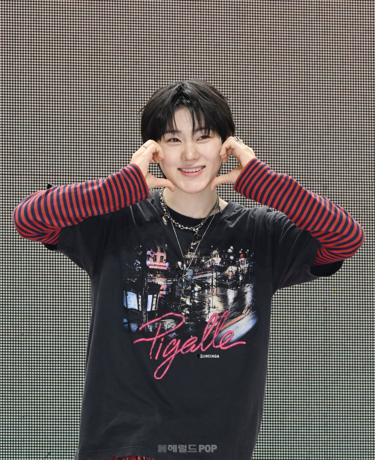 [포토]킥플립 계훈 ‘볼 하트 받으세요’