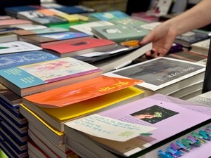 Why Koreans keep buying books they admit are shallow