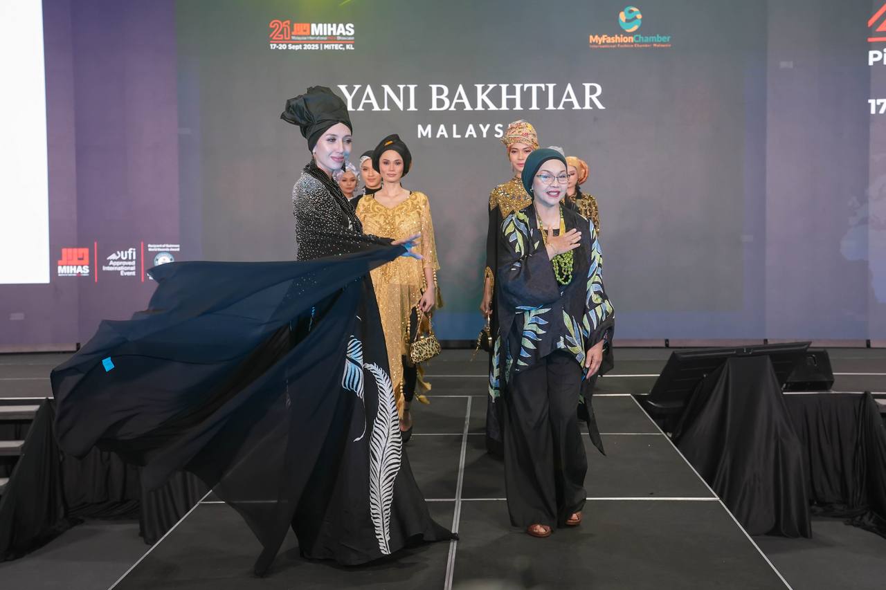 Fashion models clad in Malaysian attire walk the runway during MIHAS 2025 in Kuala Lumpur, Malaysia. (Matrade)