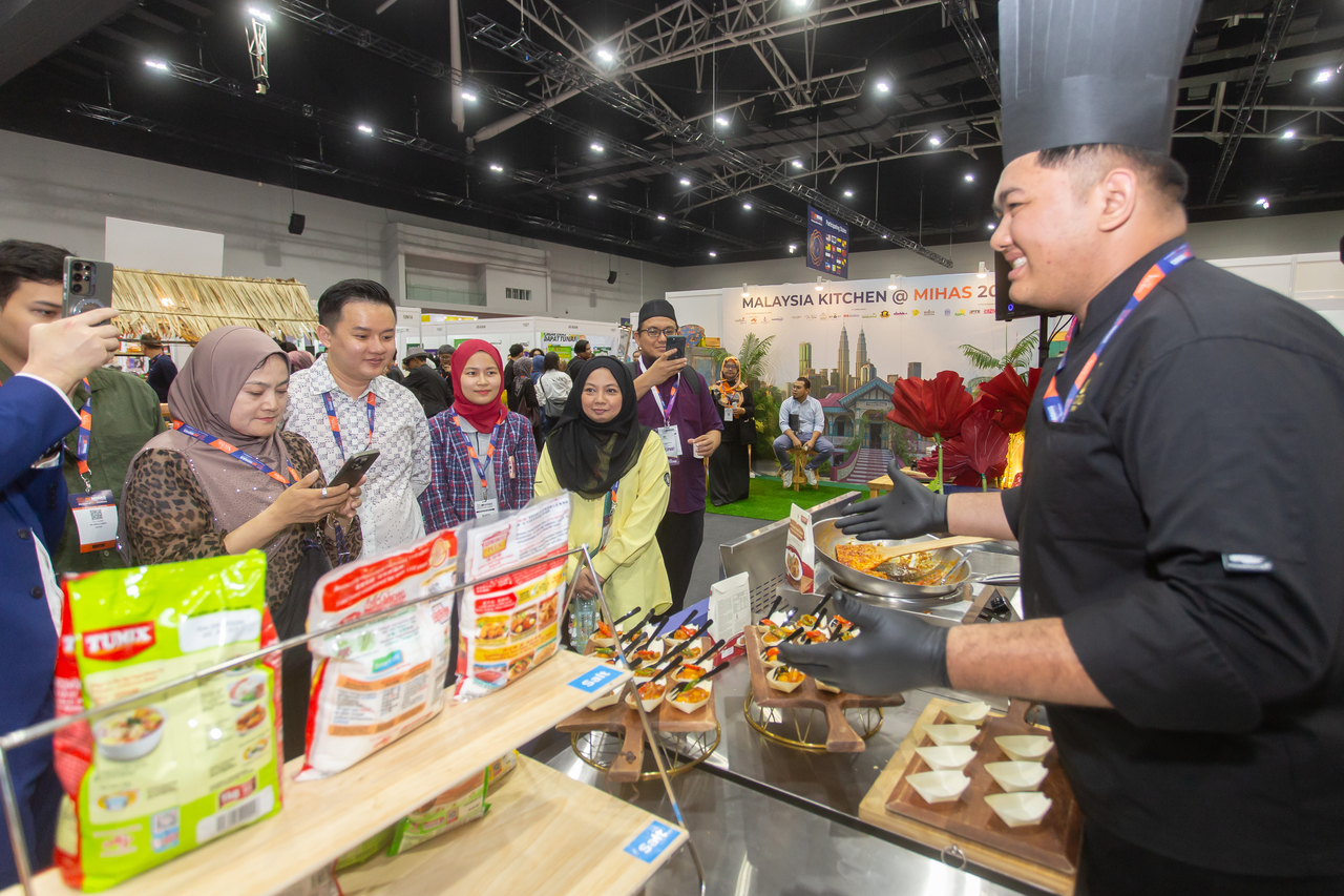 A live cooking show is held during MIHAS 2025 in Kuala Lumpur, Malaysia. (Matrade)