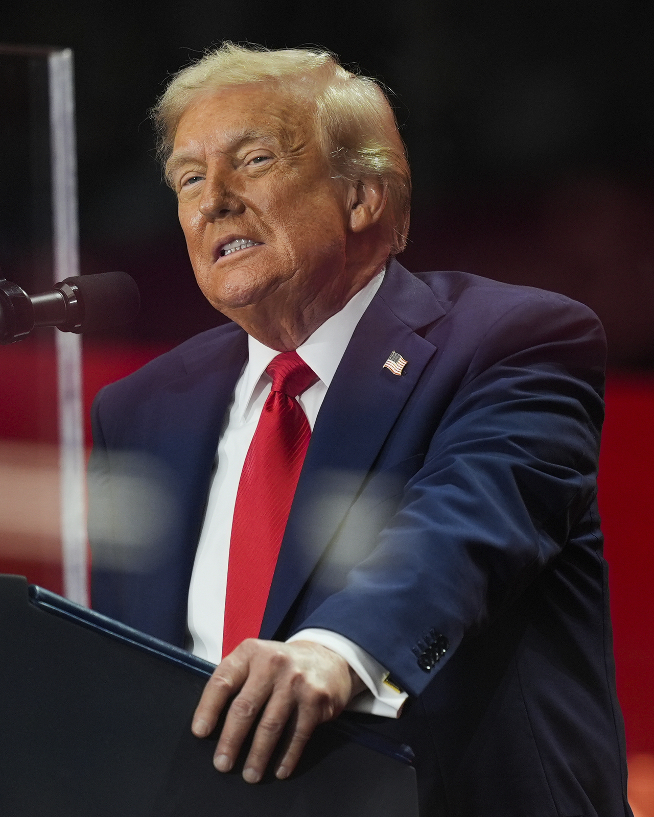 커크 추모식서 트럼프 “적 용납못해. 시카고 구할 것”...군 투입 시사 - 헤럴드경제