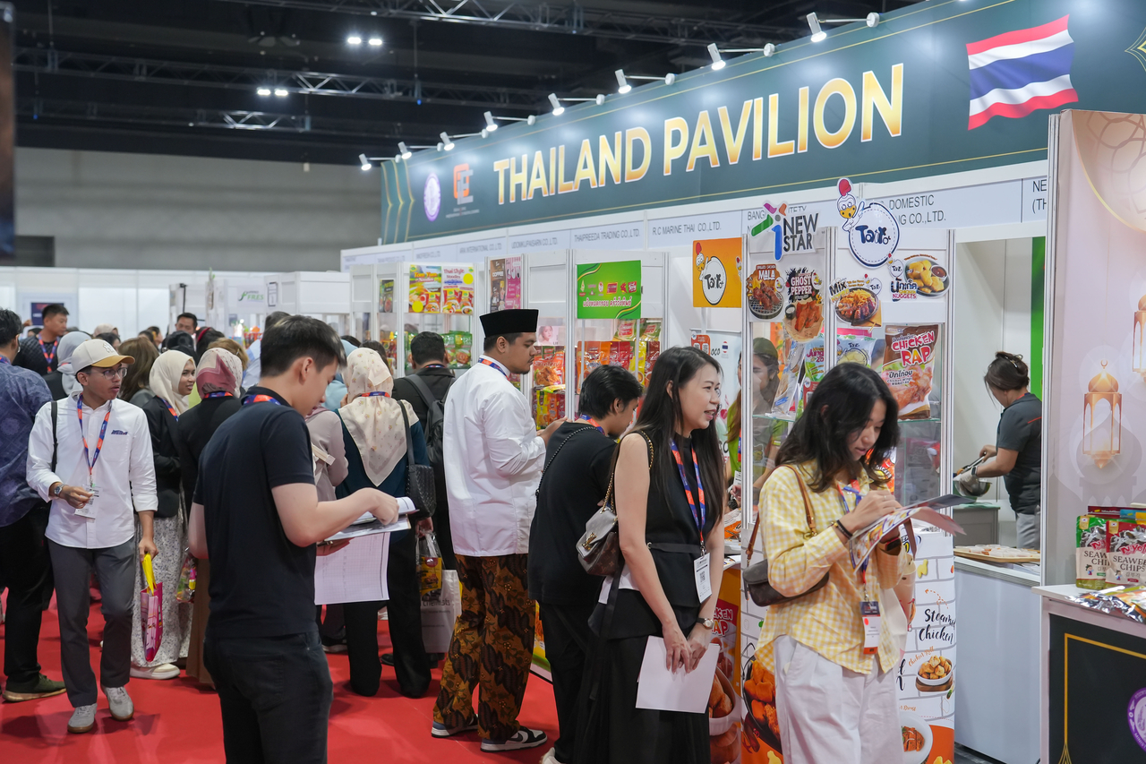 Visitors explore the Thailand Pavilion at MIHAS 2025 in Kuala Lumpur, Malaysia. (Matrade)