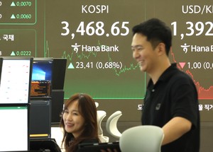 Seoul shares renew record high on tech rally