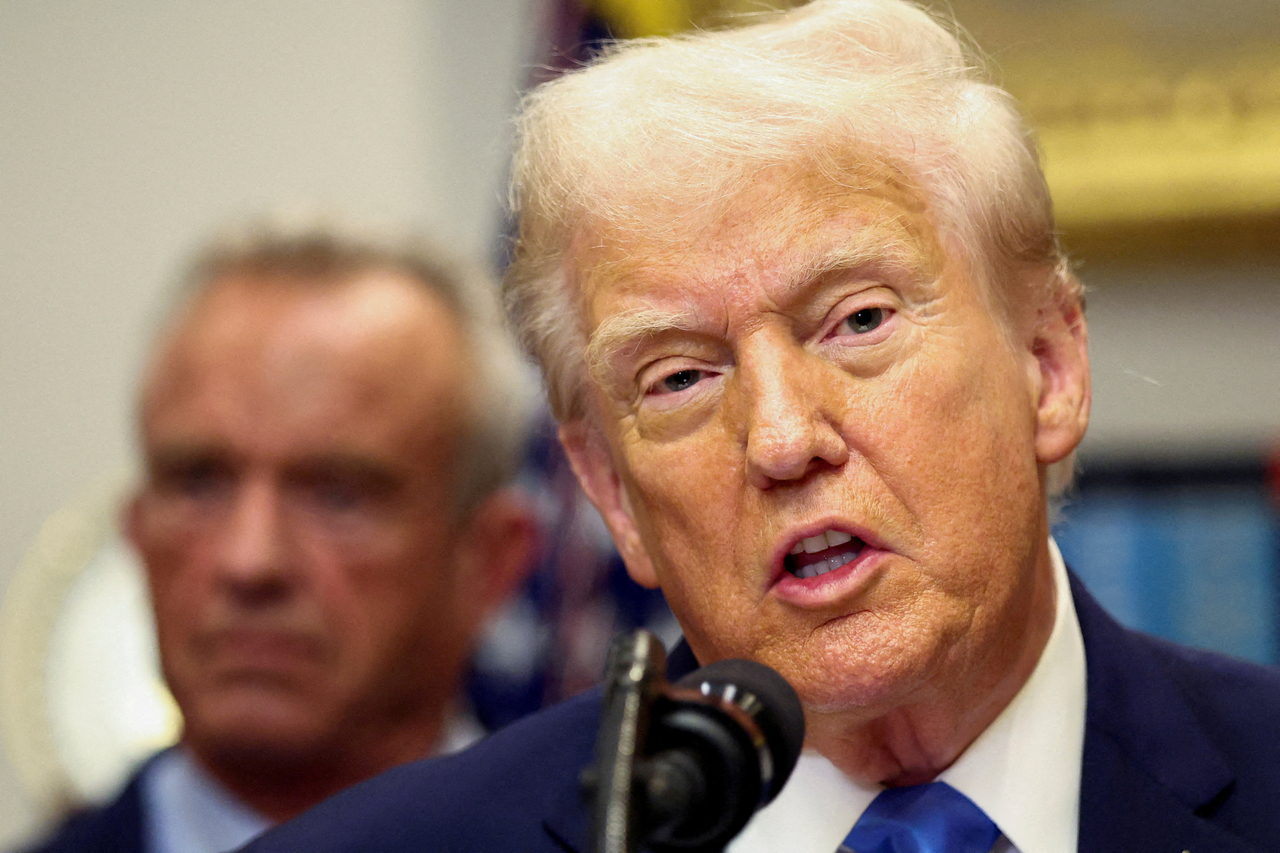 US President Donald Trump makes an announcement linking autism to childhood vaccines and to the use of popular pain medication Tylenol for pregnant women and children, claims which are not backed by decades of science, at the White House, in Washington, D.C., US, Monday. (Reuters-Yonhap)