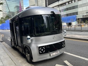 Seoul begins self-driving shuttle service along Cheonggyecheon