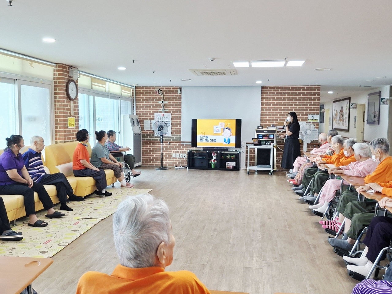 울릉군 정신건강복지센터는 노인주거복지시설 종사자및  입소 어르신을 대상으로  자살예방 교육 실시했다[울릉군 정신건강복지센터 제공]