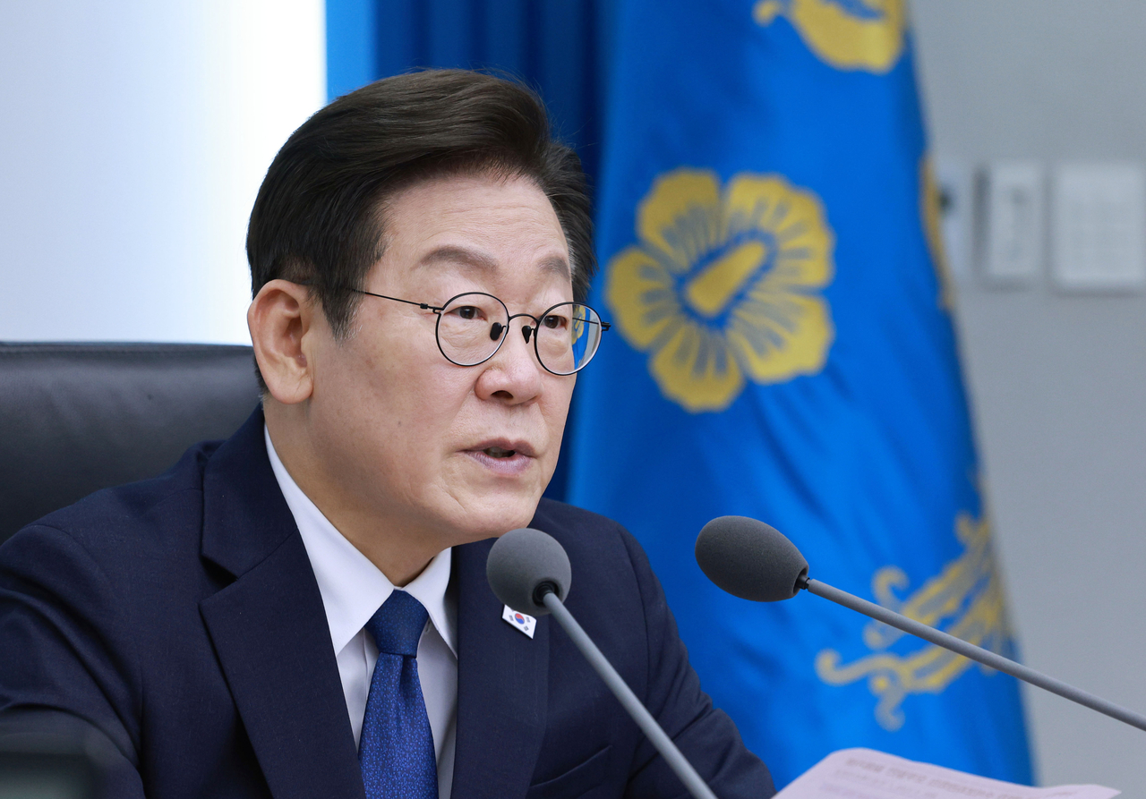 President Lee Jae Myung speaks during a senior secretaries and aides meeting at the presidential office in Yongsan-gu, central Seoul, on Sep. 4. (Yonhap)