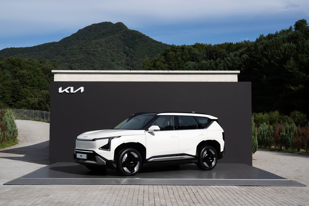 The Kia EV5 (Kia)