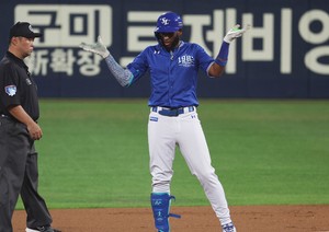 Lions slugger Diaz ties KBO RBI record