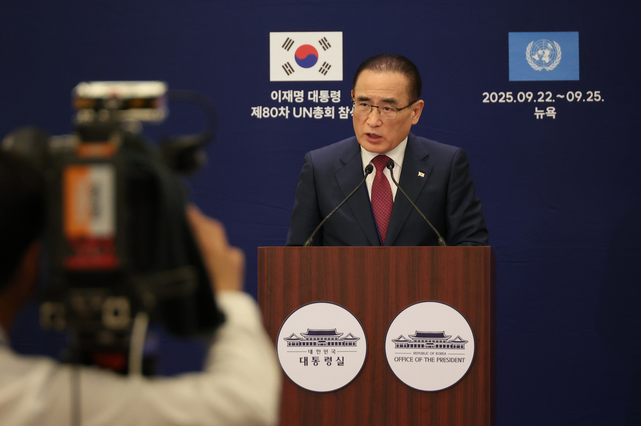 National Security Adviser Wi Sung-lac speaks in a press briefing in New York on Tuesday. (Yonhap)