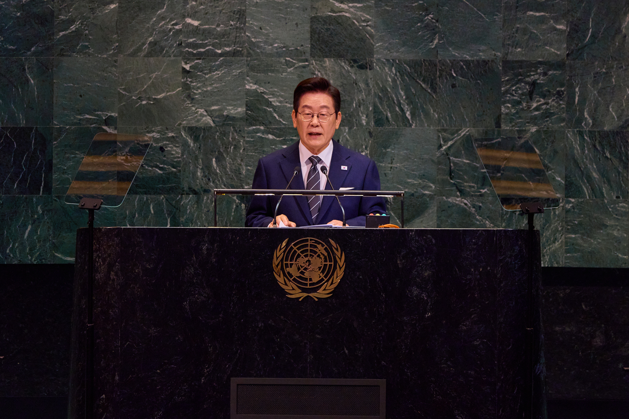 Prresident Lee Jae Myung delivers his speech at the United Nations General Assembly in New York on Tuesday. (Pool photo via Yonhap)