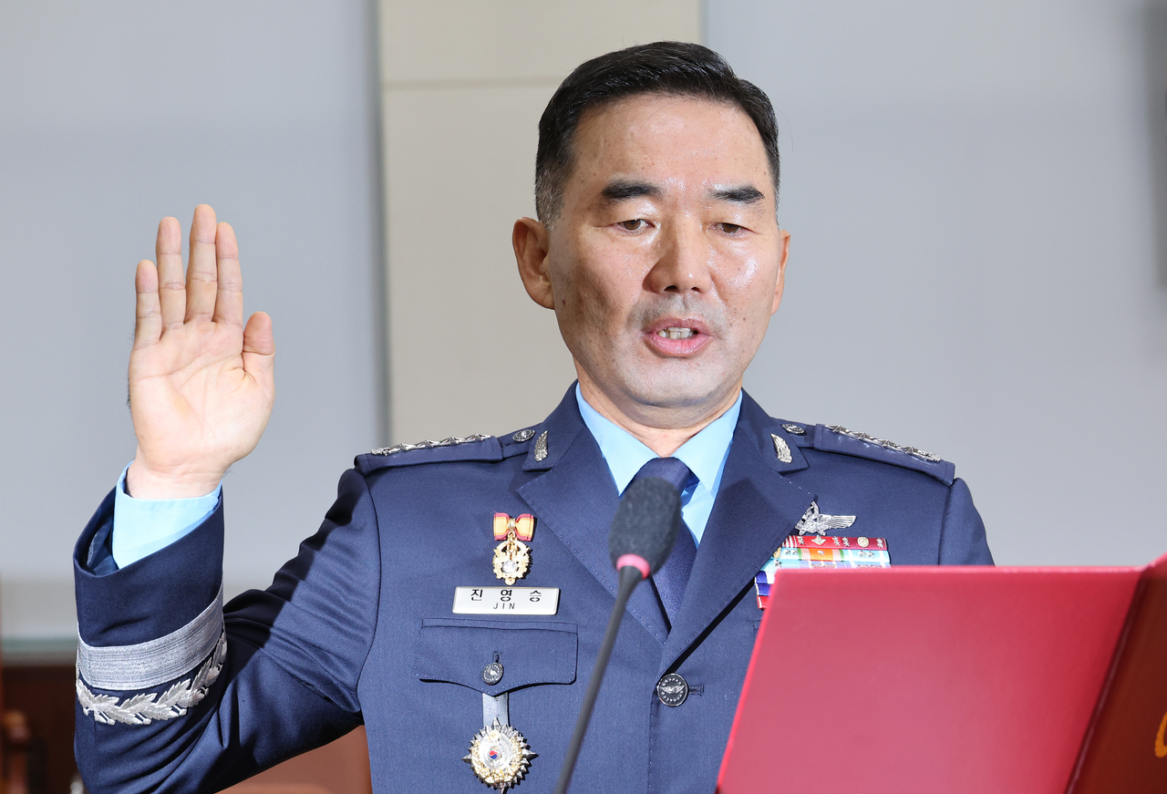 Gen. Jin Young-seung, nominee for chairman of the Joint Chiefs of Staff, takes an oath during his confirmation hearing at the National Assembly’s defense committee in Seoul on Wednesday. (Yonhap)