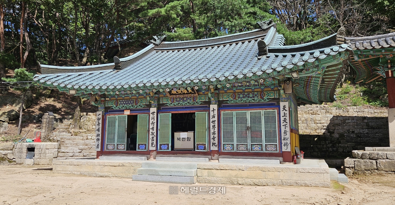 태고사 대웅전