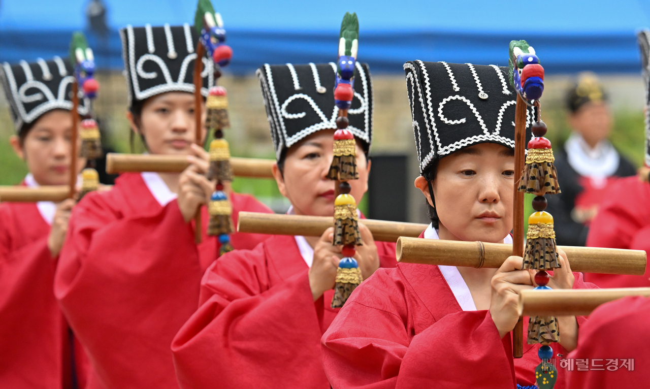25일 오전 서울 종로구 성균관에서 2025 성균관 추기 석전대제가 봉행되고 있다. 임세준 프랑스 토토사이트