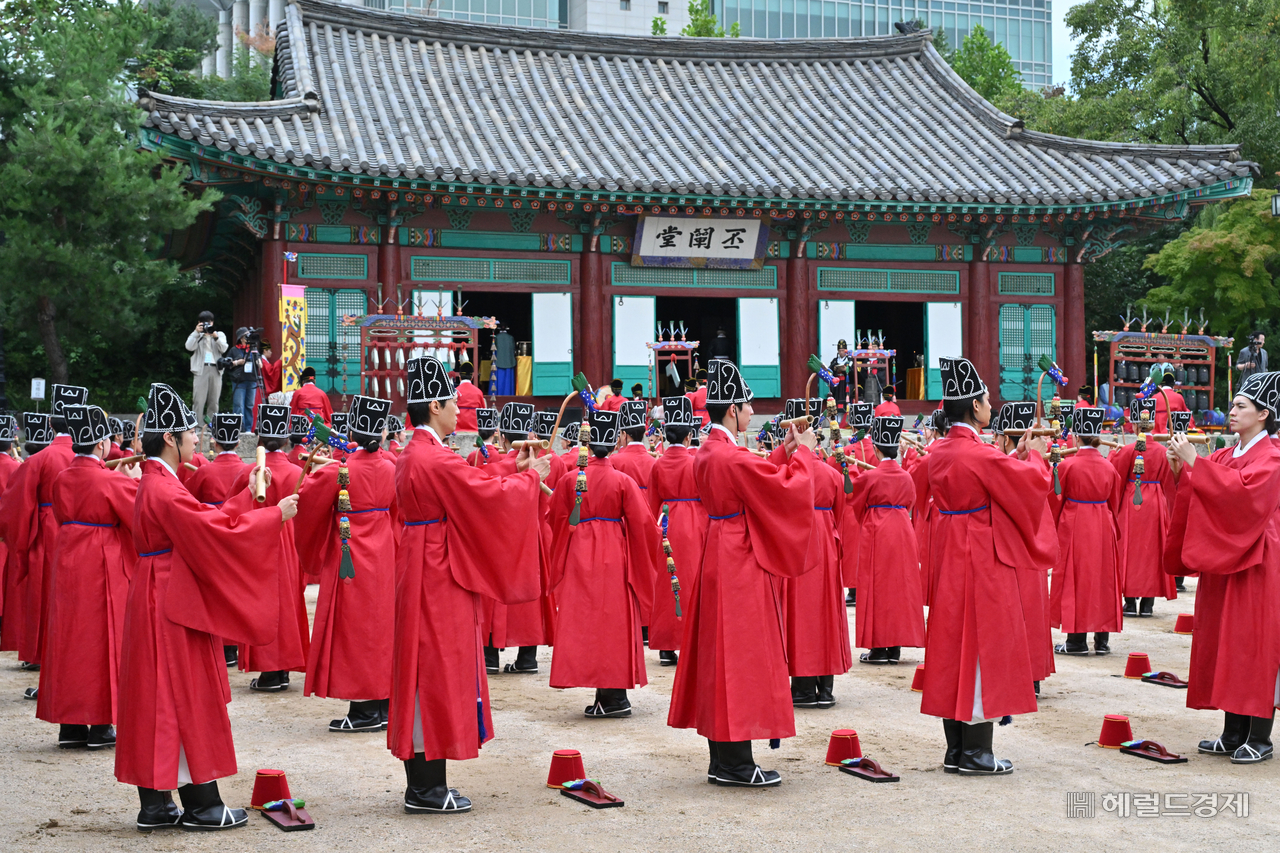 25일 오전 서울 종로구 성균관에서 2025 성균관 추기 석전대제가 봉행되고 있다. 임세준 프랑스 토토사이트