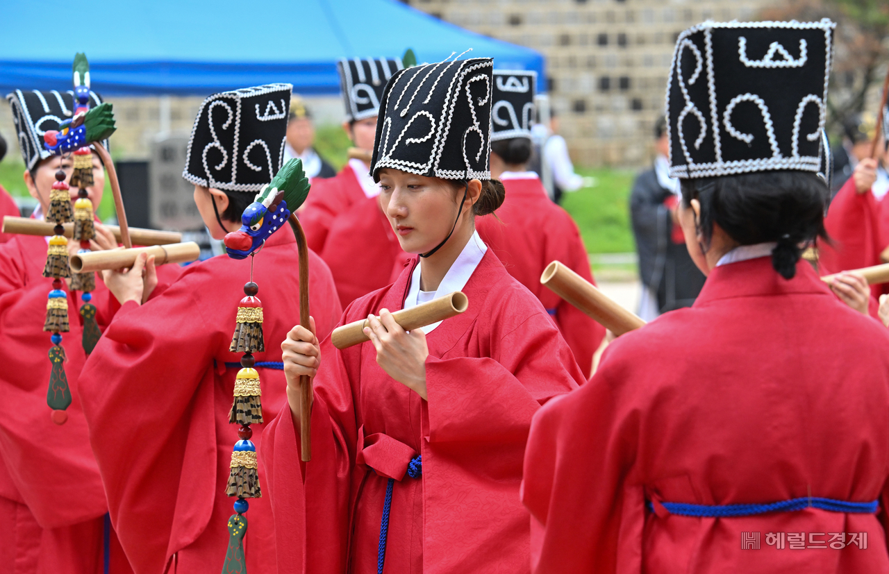 25일 오전 서울 종로구 성균관에서 2025 성균관 추기 석전대제가 봉행되고 있다. 임세준 프랑스 토토사이트