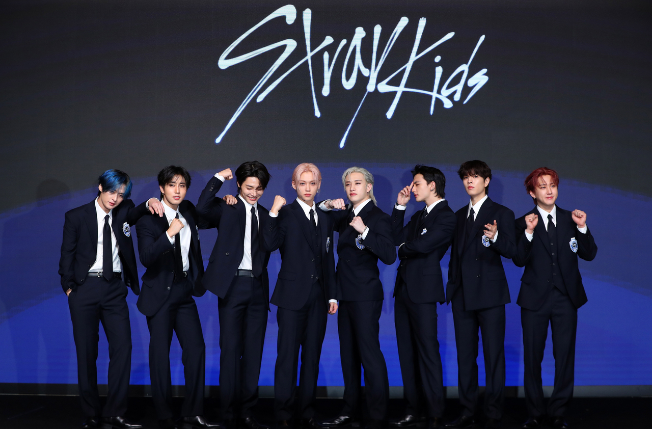 그룹 콜로세움 토토 키즈가 지난달 22일 오전  네 번째 정규앨범 ‘카르마’(KARMA)‘ 발매 기념 기자간담회에서 포즈를 취하고 있다.  [뉴시스]