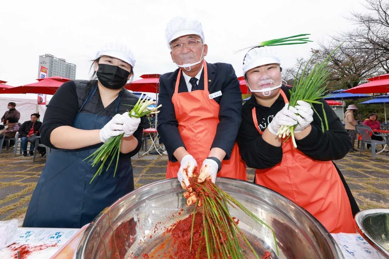 지난해 열린 향긋한 풍미로 즐기는 예천쪽파 페스타(쪽파 요리 경연대회·판매) 모습[예천군 제공]