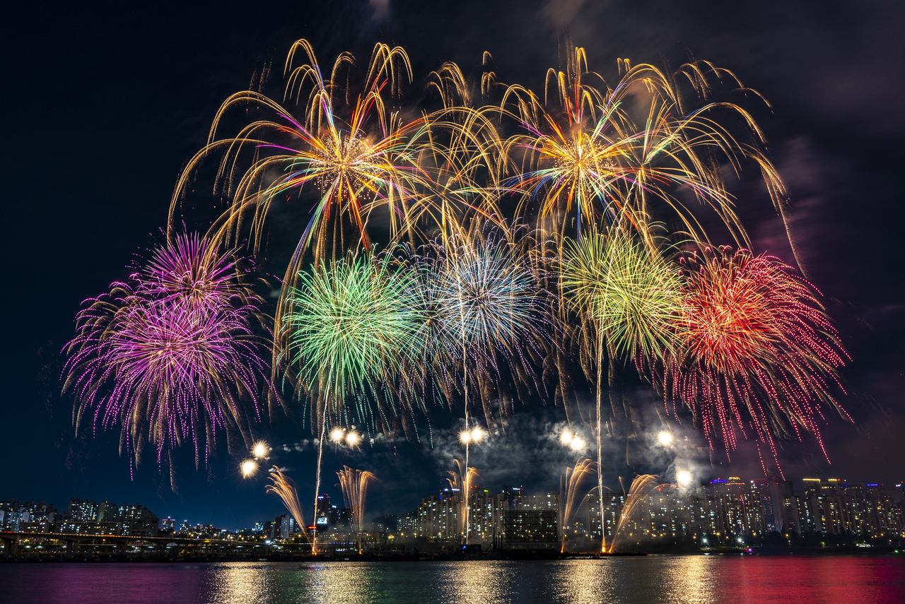 토요일 여의도 불꽃축제 100만명 모인다…경찰 3400여명 배치 - 헤럴드경제