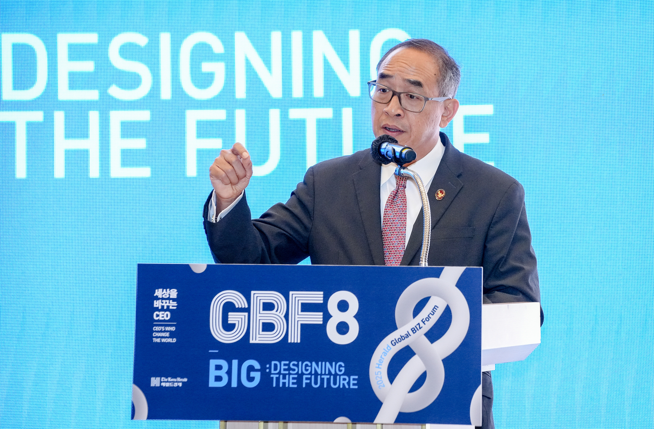 Thai Ambassador to South Korea Tanee Sangrat speaks about the importance of advancing bilateral trade ties between Thailand and South Korea during his keynote welcoming speech at the 2025 Global Biz Forum in Seoul on Wednesday.  (Korea Herald)