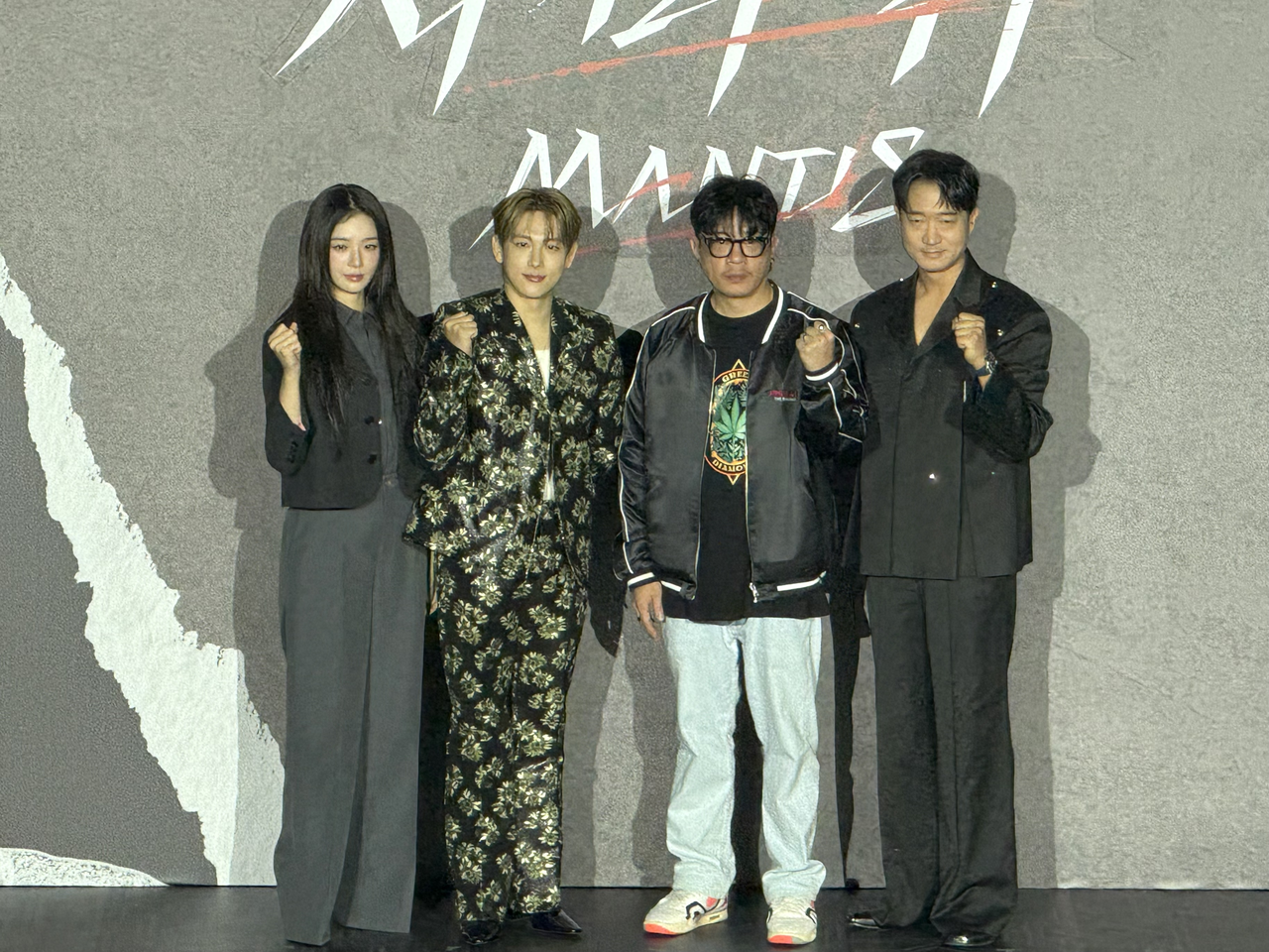 25일 오후 서울 광진구 롯데시네마 건대입구에서 열린 넷플릭스 영화 <사마귀> 제작보고회에 참석한 박규영(왼쪽부터), 임시완, 이태성 감독, 조우진. 김민지 기자