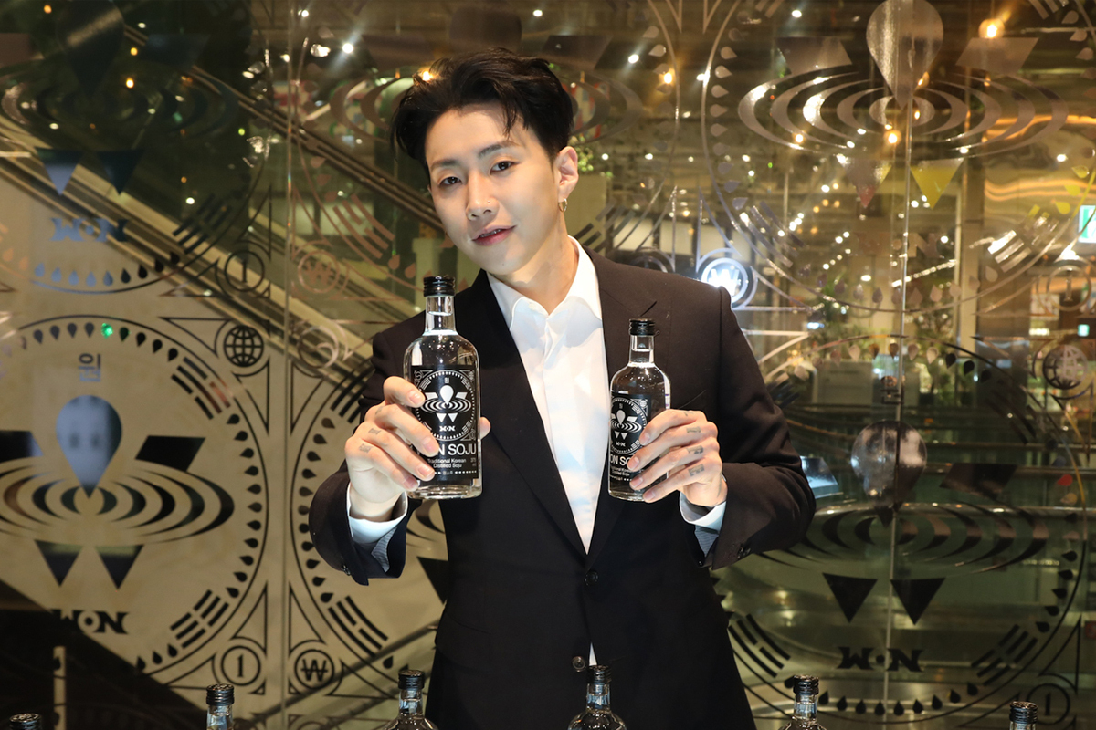 Rapper Jay Park holds bottles of his Won Soju at a pop-up store in The Hyundai Seoul in Yeongdeungpo-gu, Seoul, Feb. 25, 2022. (Hyundai Department Store)