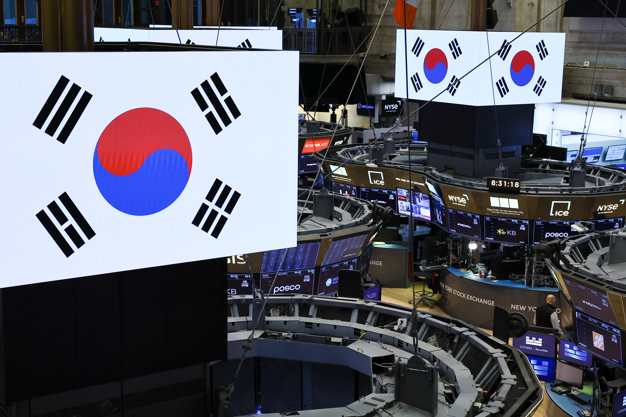 South Korean national flags are displayed at the New York Stock Exchange headquarters on Thursday. (Yonhap)