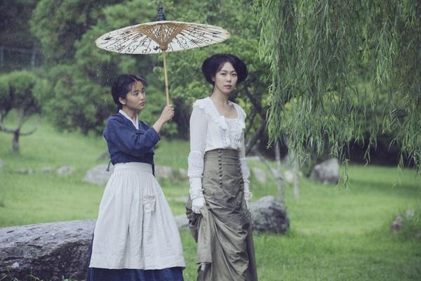 "The Handmaiden" starring Kim Tae-ri (left) and Kim Min-hee (CJ ENM)