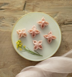 Hydrangea rice cakes